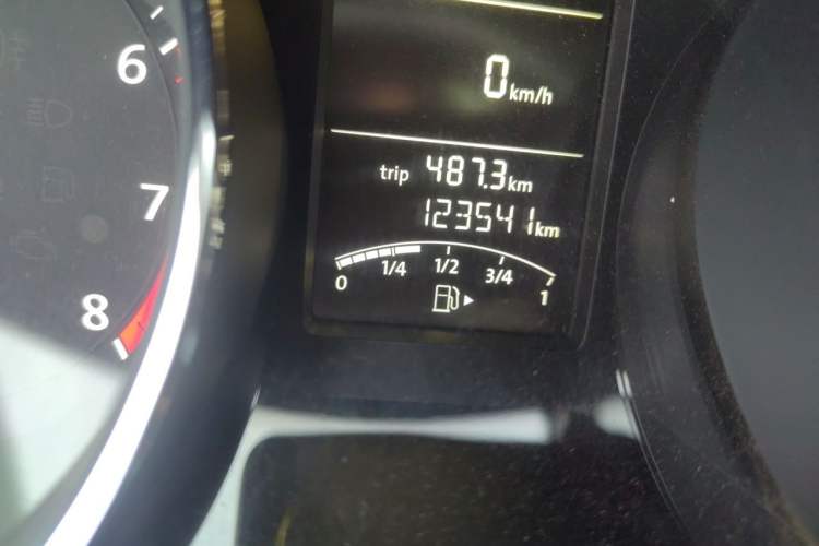 Used Volkswagen Sagitar 2018 1.6L Automatic Comfort Model Odometer Close Up