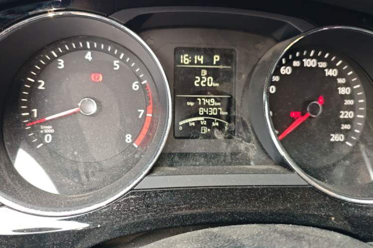 Used Volkswagen Sagitar 2018 1.6L Automatic Comfort Model Odometer Close Up