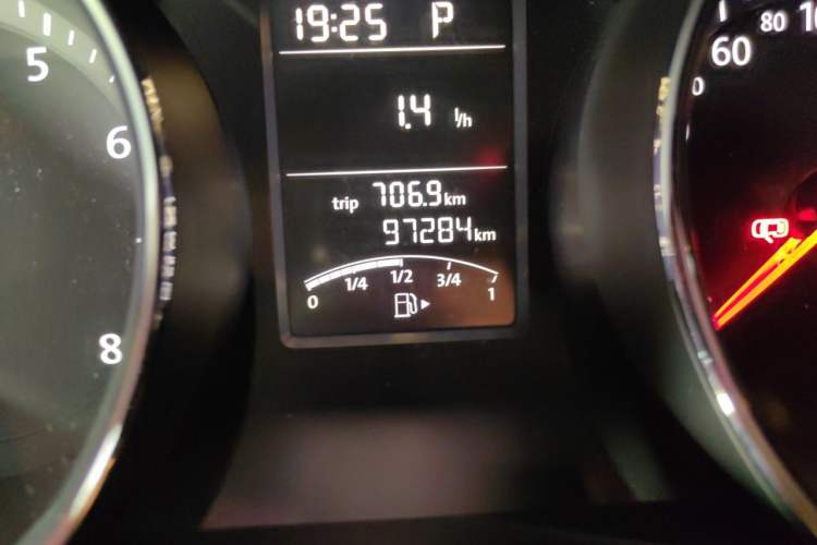 Used Volkswagen Sagitar 2018 1.6L Automatic Comfort Model Odometer Close Up