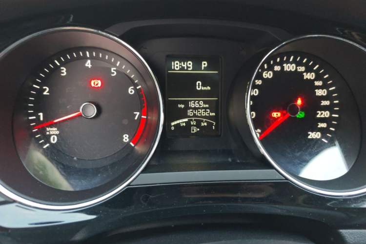 Used Volkswagen Sagitar 2018 1.6L Automatic Comfort Model Odometer Close Up