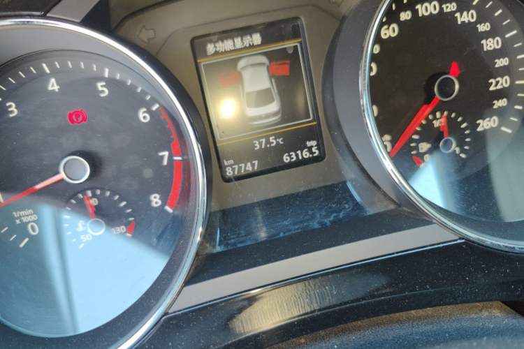 Used Volkswagen Sagitar 2018 280TSI DSG Luxury Model Odometer Close Up