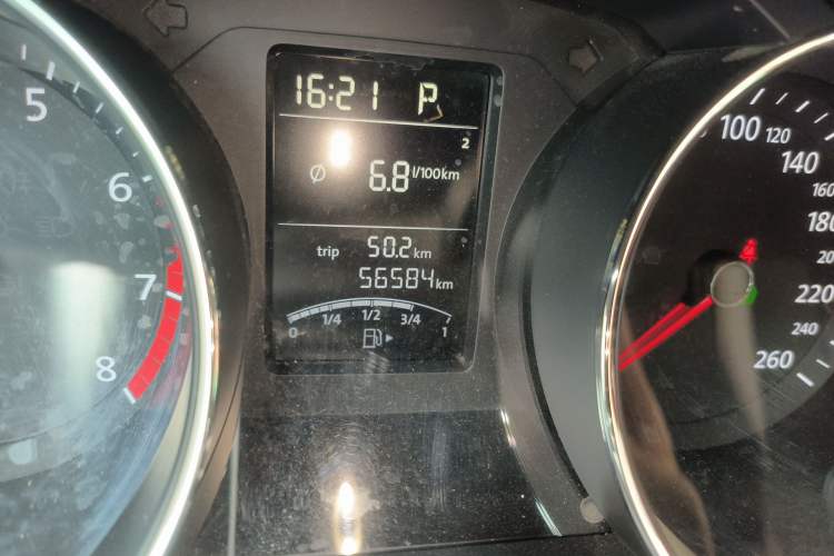Used Volkswagen Sagitar 2018 1.6L Automatic Comfort Model Odometer Close Up