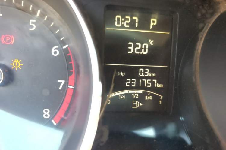 Used Volkswagen Sagitar 2018 1.6L Automatic Comfort Model Odometer Close Up