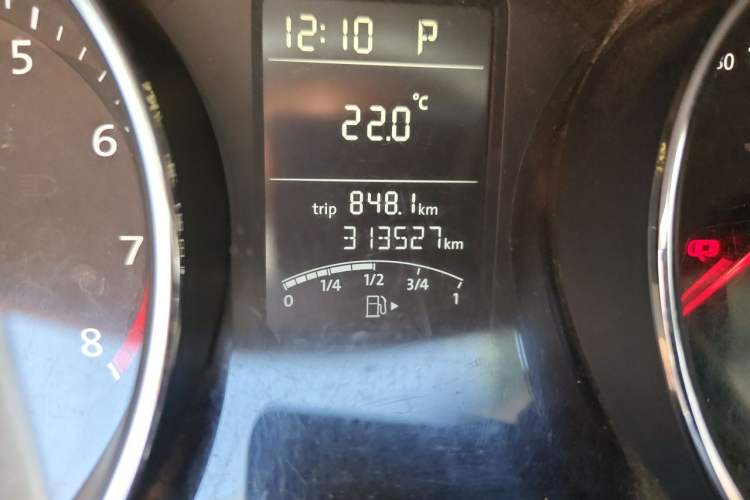 Used Volkswagen Sagitar 2018 1.6L Automatic Comfort Model Odometer Close Up