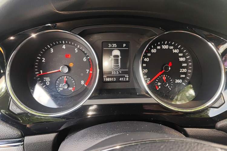 Used Volkswagen Sagitar 2018 280TSI DSG Comfort Model Odometer Close Up
