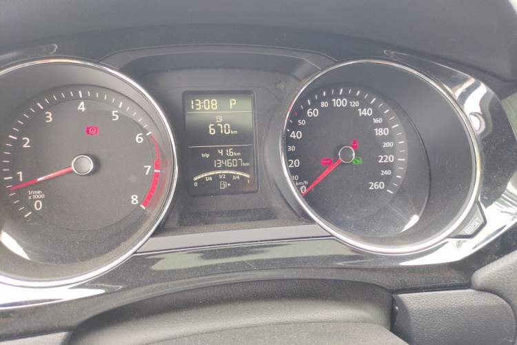 Used Volkswagen Sagitar 2018 1.6L Automatic Comfort Model Odometer Close Up