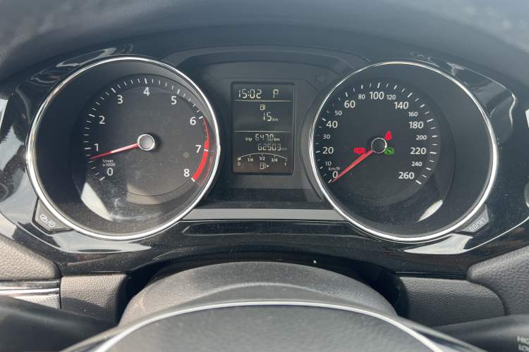 Used Volkswagen Sagitar 2018 1.6L Automatic Comfort Model Odometer Close Up