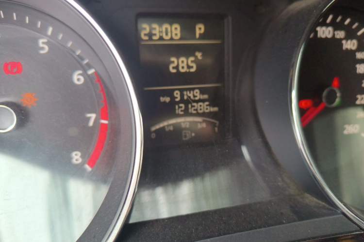 Used Volkswagen Sagitar 2018 1.6L Automatic Comfort Model Odometer Close Up