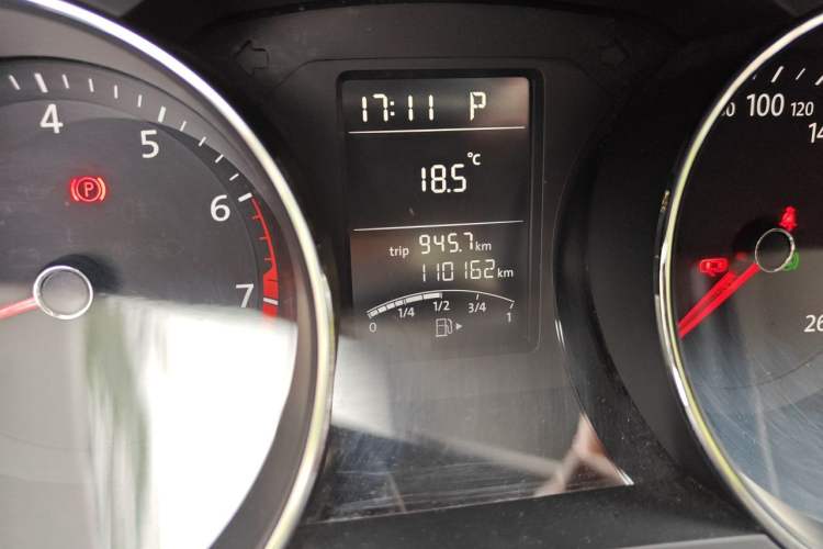 Used Volkswagen Sagitar 2018 1.6L Automatic Comfort Model Odometer Close Up