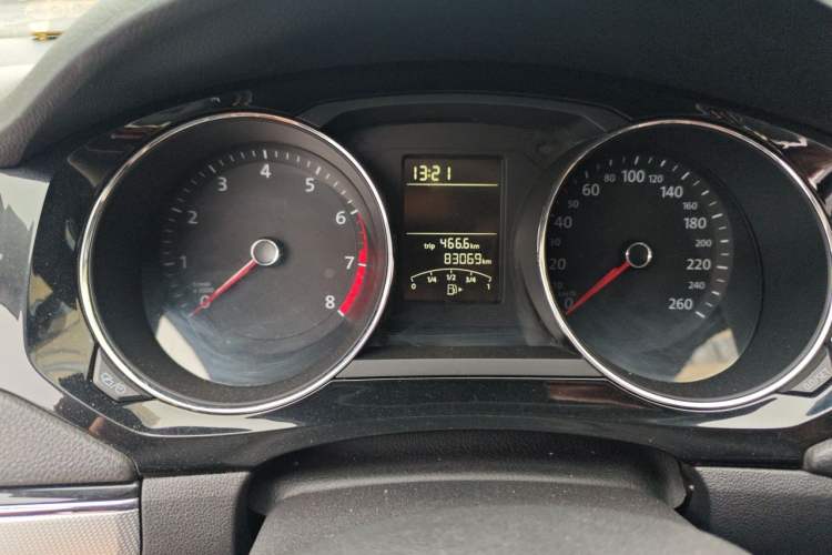 Used Volkswagen Sagitar 2018 1.6L Manual Comfort Model Odometer Close Up