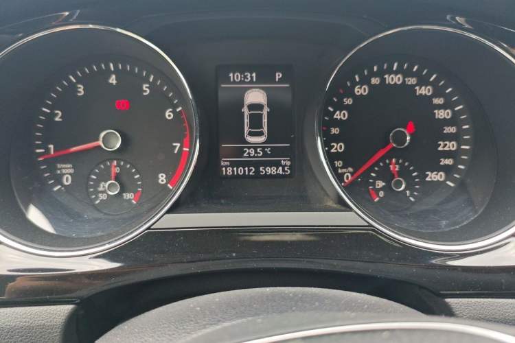 Used Volkswagen Sagitar 2018 280TSI DSG Comfort Model Odometer Close Up
