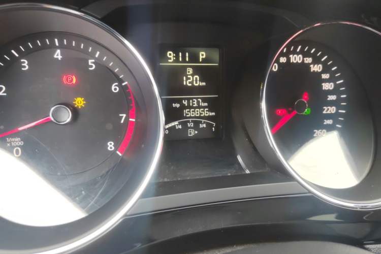 Used Volkswagen Sagitar 2018 1.6L Automatic Comfort Model Odometer Close Up