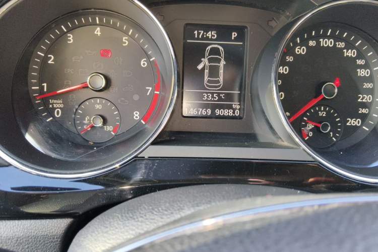 Used Volkswagen Sagitar 2018 280TSI DSG Luxury Model Odometer Close Up