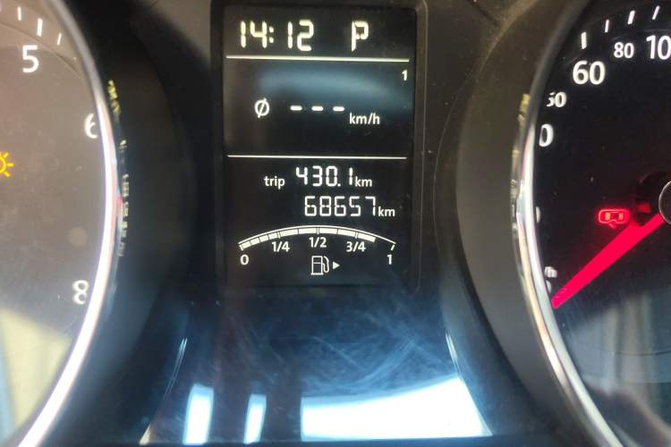 Used Volkswagen Sagitar 2018 1.6L Automatic Comfort Model Odometer Close Up