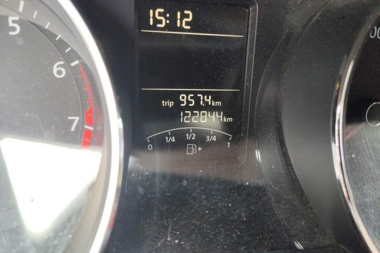 Used Volkswagen Sagitar 2018 1.6L Automatic Comfort Model Odometer Close Up
