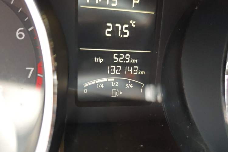 Used Volkswagen Sagitar 2018 1.6L Automatic Comfort Model Odometer Close Up