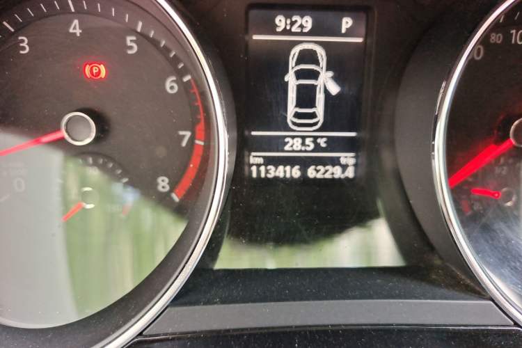Used Volkswagen Sagitar 2018 280TSI DSG Comfort Model Odometer Close Up
