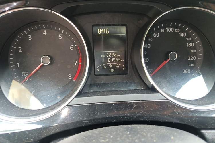 Used Volkswagen Sagitar 2018 1.6L Manual Comfort Model Odometer Close Up