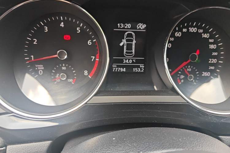 Used Volkswagen Sagitar 2018 280TSI DSG Comfort Model Odometer Close Up