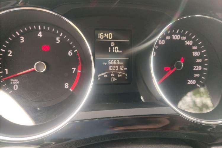 Used Volkswagen Sagitar 2018 1.6L Manual Comfort Model Odometer Close Up