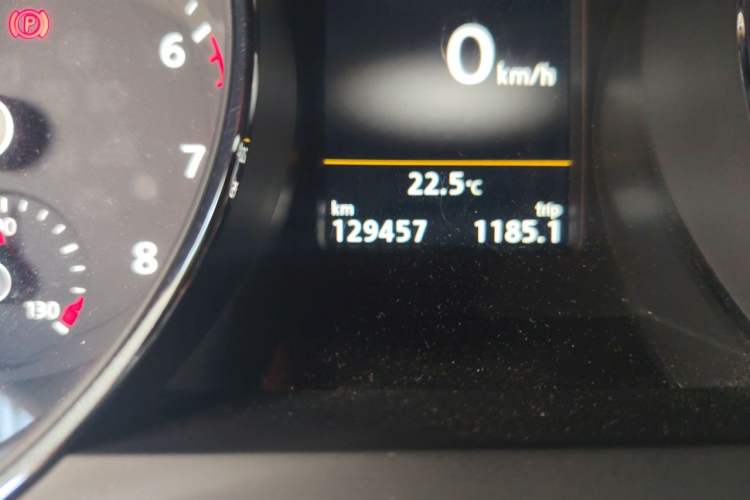 Used Volkswagen Sagitar 2018 280TSI DSG Luxury Model Odometer Close Up