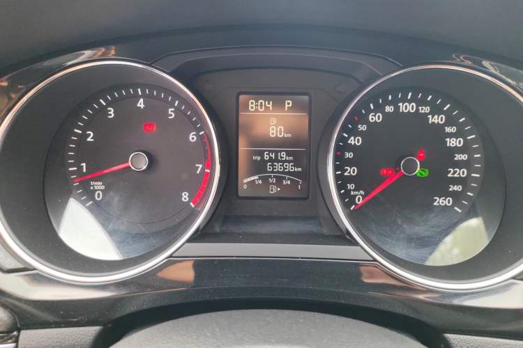 Used Volkswagen Sagitar 2018 1.6L Automatic Comfort Model Odometer Close Up