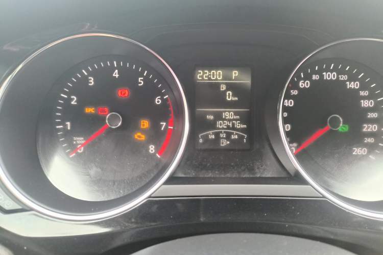 Used Volkswagen Sagitar 2018 1.6L Automatic Comfort Model Odometer Close Up