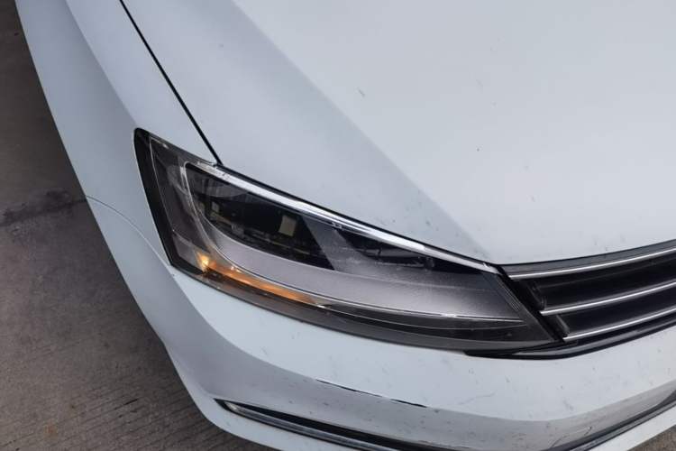 Used Volkswagen Sagitar 2018 1.6L Automatic Comfort Model Right Front Headlight
