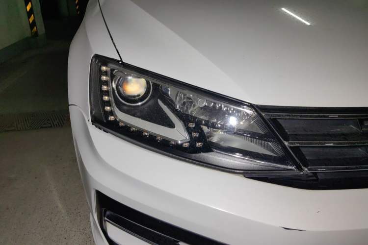 Used Volkswagen Sagitar 2018 280TSI DSG Ignite Edition Right Front Headlight