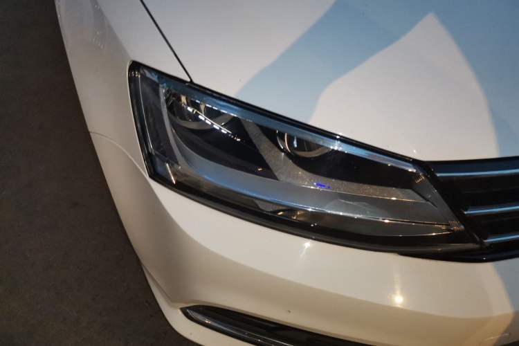 Used Volkswagen Sagitar 2018 1.6L Automatic Comfort Model Right Front Headlight