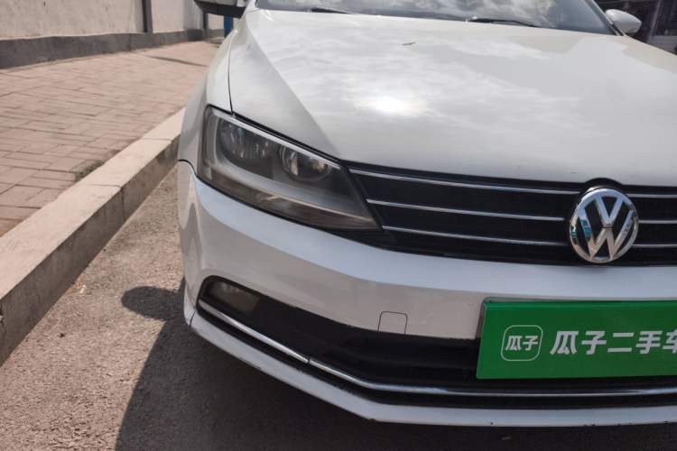 Used Volkswagen Sagitar 2018 1.6L Automatic Comfort Model Right Front Headlight