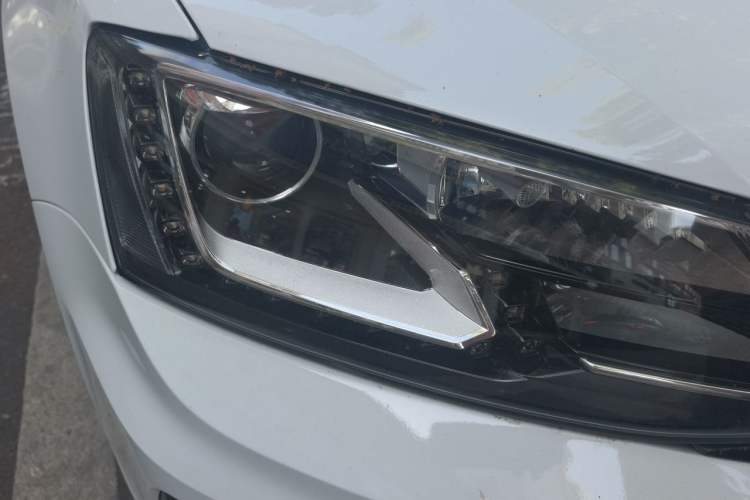 Used Volkswagen Sagitar 2018 280TSI DSG Ignite Edition Right Front Headlight