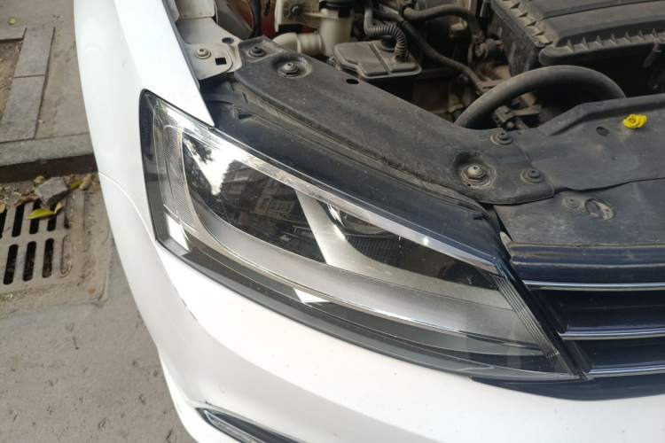 Used Volkswagen Sagitar 2018 1.6L Automatic Comfort Model Right Front Headlight