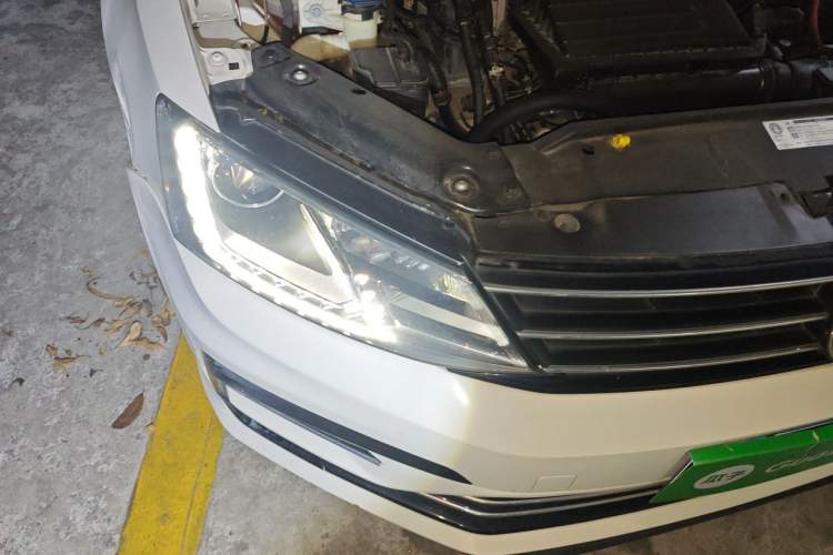 Used Volkswagen Sagitar 2018 280TSI DSG Ignite Edition Right Front Headlight