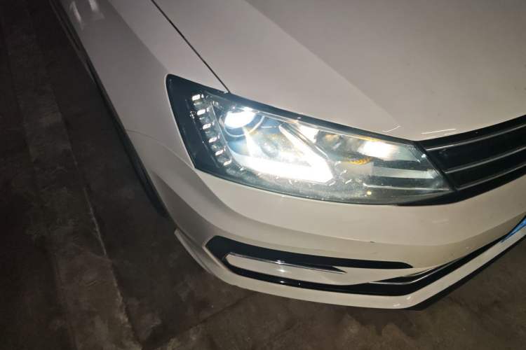 Used Volkswagen Sagitar 2018 280TSI DSG Ignite Edition Right Front Headlight