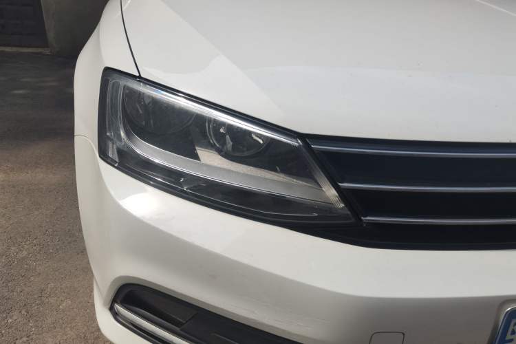 Used Volkswagen Sagitar 2018 1.6L Automatic Comfort Model Right Front Headlight