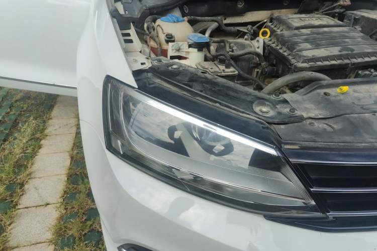 Used Volkswagen Sagitar 2018 1.6L Automatic Comfort Model Right Front Headlight