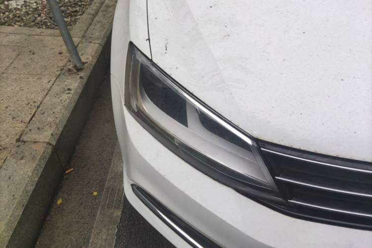 Used Volkswagen Sagitar 2018 1.6L Manual Comfort Model Right Front Headlight