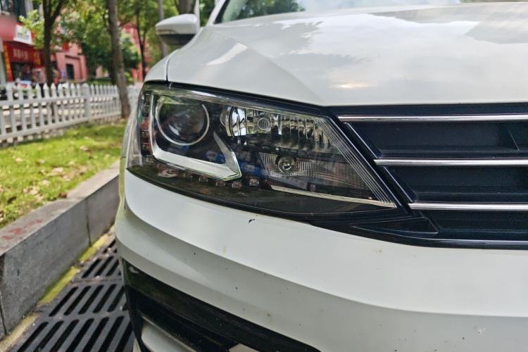 Used Volkswagen Sagitar 2018 280TSI DSG Ignite Edition Right Front Headlight