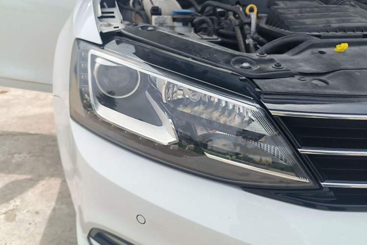 Used Volkswagen Sagitar 2018 280TSI DSG Luxury Model Right Front Headlight