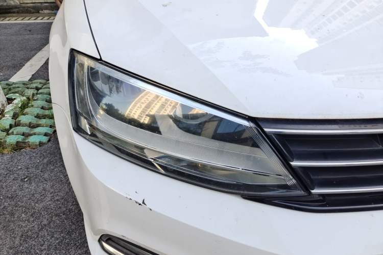 Used Volkswagen Sagitar 2018 1.6L Automatic Comfort Model Right Front Headlight