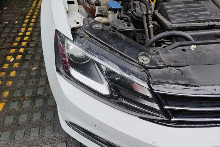 Used Volkswagen Sagitar 2018 280TSI DSG Luxury Model Right Front Headlight