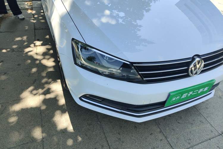 Used Volkswagen Sagitar 2018 1.6L Automatic Comfort Model Right Front Headlight