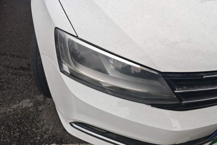 Used Volkswagen Sagitar 2018 1.6L Manual Comfort Model Right Front Headlight