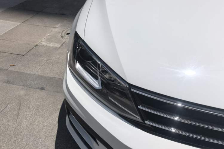 Used Volkswagen Sagitar 2018 280TSI DSG Ignite Edition Right Front Headlight