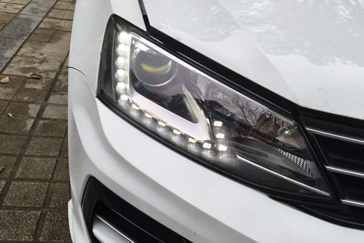 Used Volkswagen Sagitar 2018 280TSI DSG Ignite Edition Right Front Headlight
