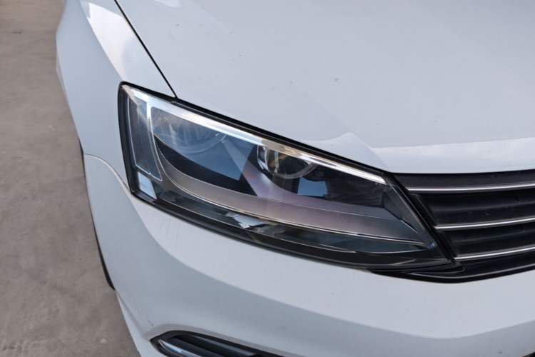Used Volkswagen Sagitar 2018 280TSI DSG Comfort Model Right Front Headlight