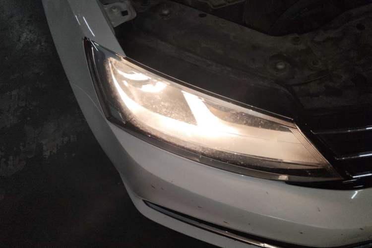 Used Volkswagen Sagitar 2018 1.6L Automatic Comfort Model Right Front Headlight
