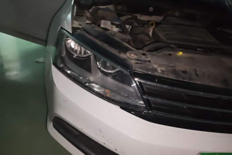 Used Volkswagen Sagitar 2018 1.6L Manual Comfort Model Right Front Headlight