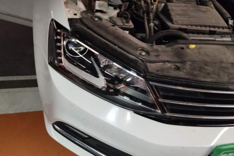 Used Volkswagen Sagitar 2018 280TSI DSG Luxury Model Right Front Headlight